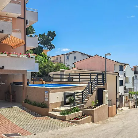 Appartement Awesome Apartment In Baska Voda