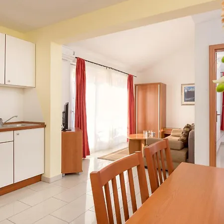 Awesome Apartment In Baska Voda * Baška Voda
