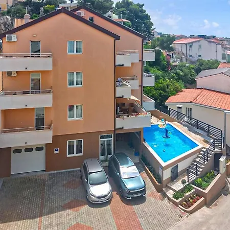 Awesome Apartment In Baska Voda Appartement *